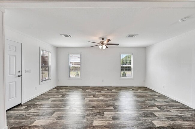 Building Photo - 2563 Skyview St