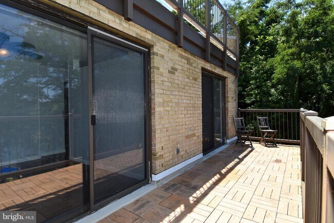 Building Photo - 308 Forbes St