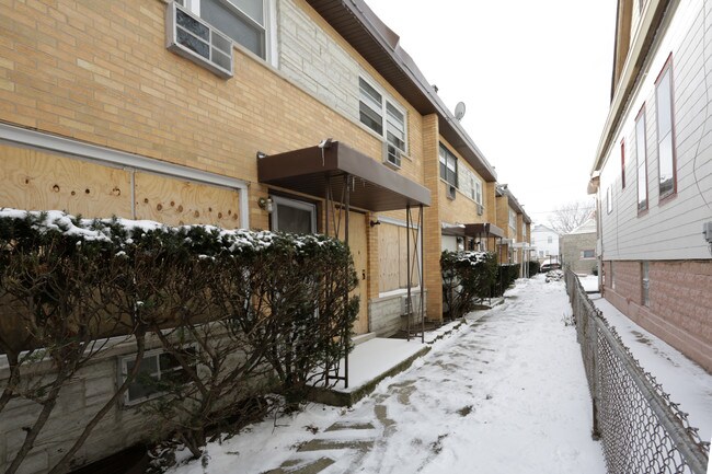 Building Photo - 6950 S Cregier Ave