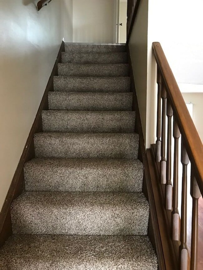 Building Photo - 3 bedroom, 2.5 bathroom townhome: Timber Ridge