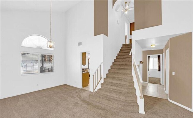 Building Photo - STUNNING 4 BEDROOM 3 BATH, 2 STORY HOME WI...