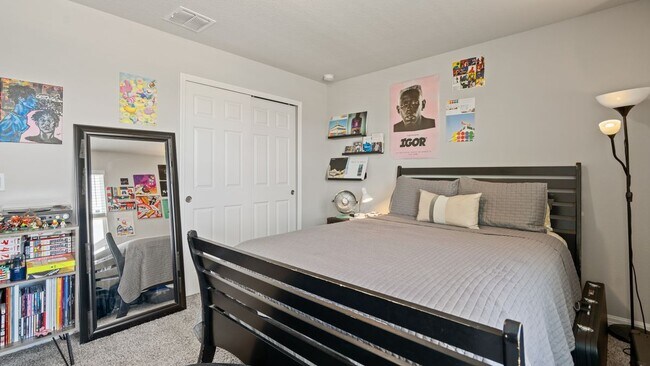 Building Photo - 5291 Meredrew Ln