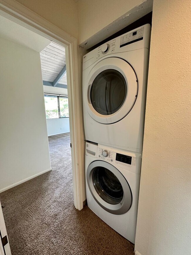 Building Photo - Kahana Three Bedroom/Two bathroom