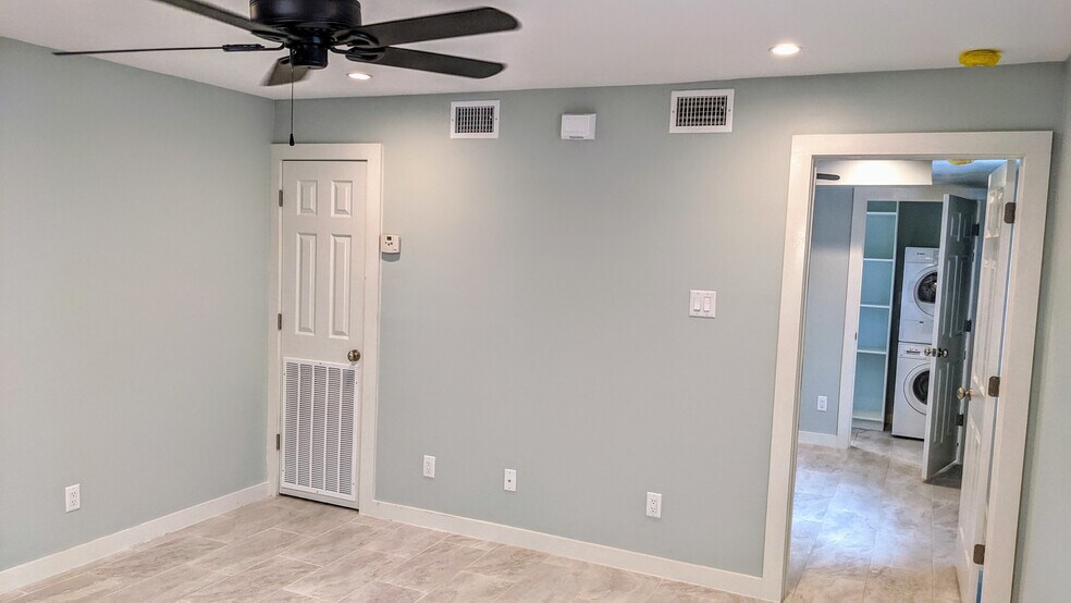 Building Photo - 917 Hendricks Ave