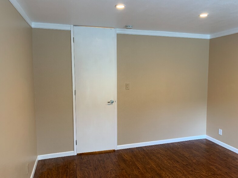 Building Photo - 8136 Shelter Creek Ln