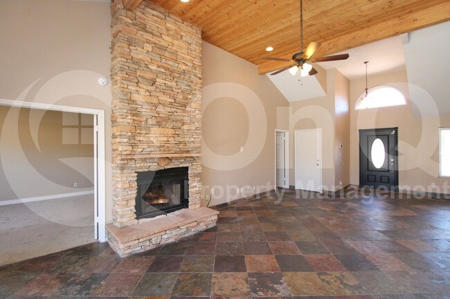 Building Photo - 11115 E Mercer Ln
