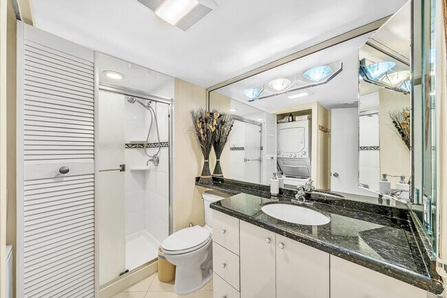 Building Photo - 9285 Vista del Lago