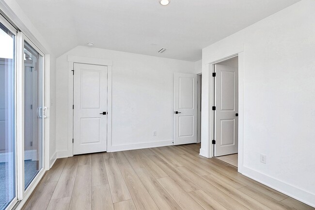 Building Photo - 5027 Duchess Dr