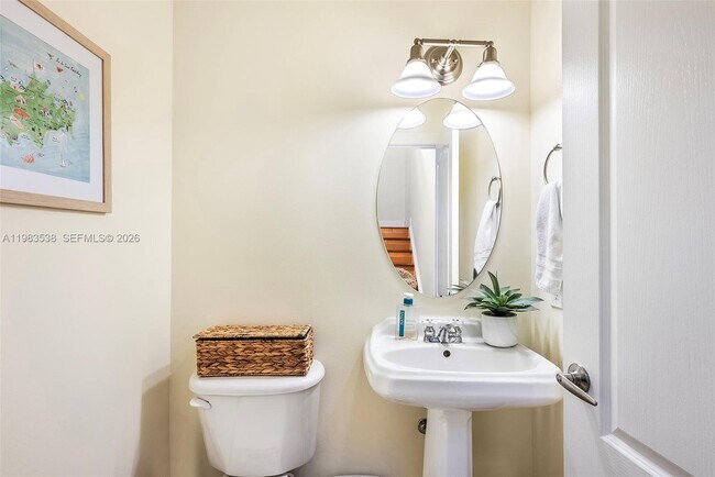 Building Photo - 2767 Coconut Ave