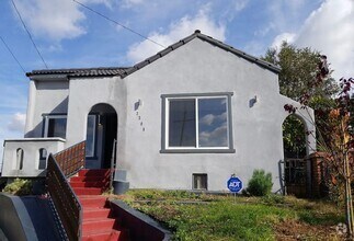 Building Photo - 3300-3306 Pomeroy Ave