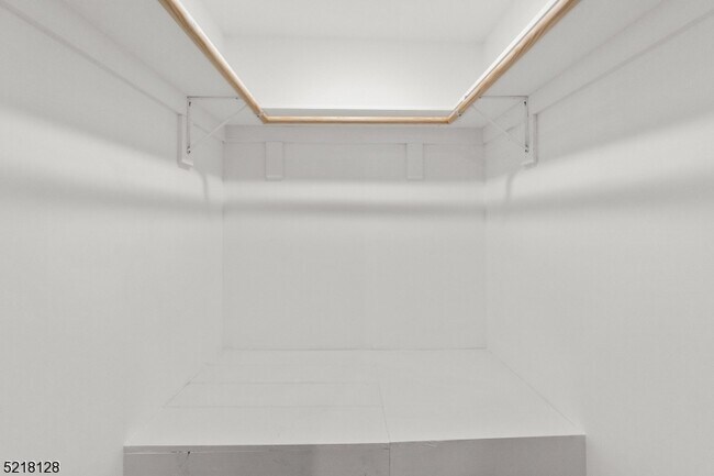 Building Photo - 173 Oakwood Pl