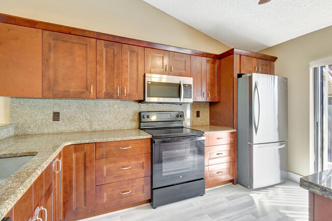 Building Photo - 492 Hardwood Pl