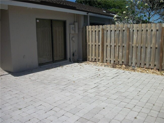 Building Photo - 4953 E Lakes Dr