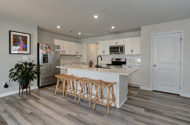Building Photo - Stunning 4BD/2.5BTH 2-Story Single Family ...