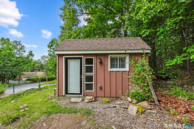 Building Photo - 917 Hopewell Rd