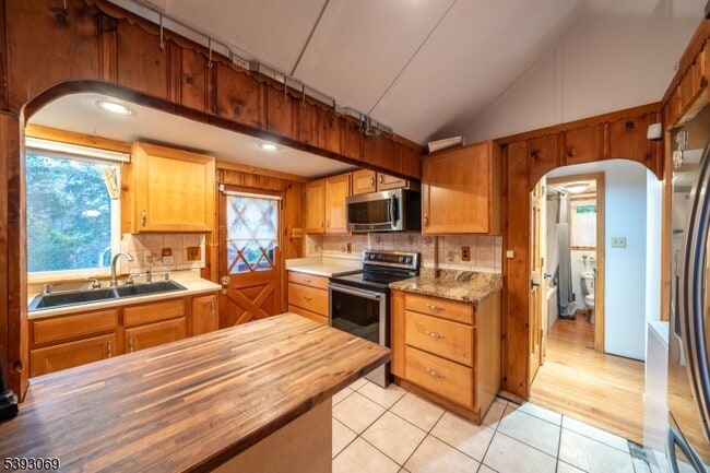 Building Photo - 215 Annisquam Rd