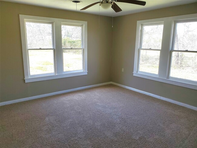 Building Photo - 223 S Willow St