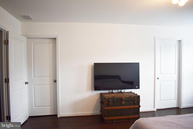 Building Photo - 11443 Hayloft Ln