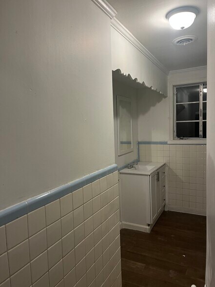 Building Photo - 3917 Bloomfield Dr