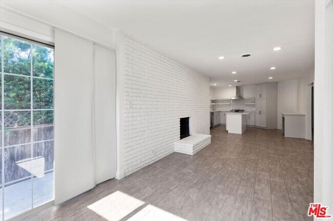 Building Photo - 262 MacDonald St