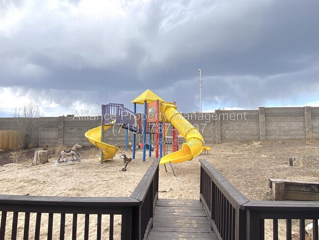 Building Photo - 2168 Wildwood Dr