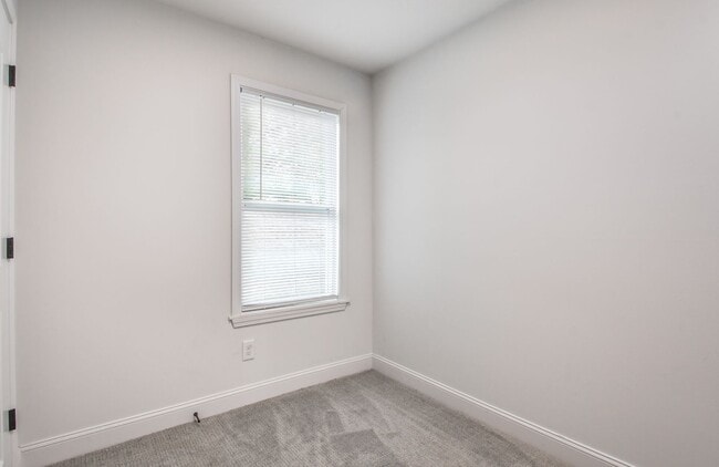 Building Photo - 1825 Young Ave