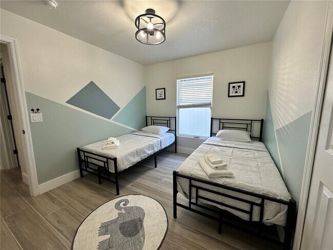 Building Photo - 17410 Woodcrest Way