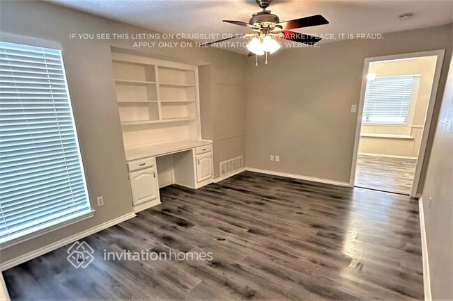 Building Photo - 4510 Lone Oak Dr