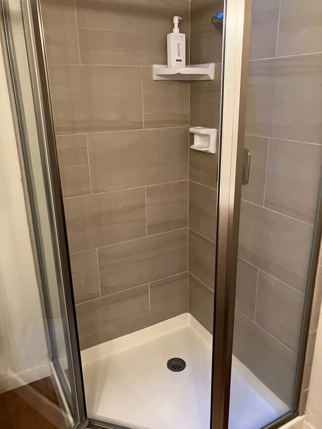 Building Photo - 1032 Leff St