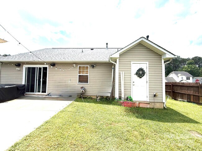 Building Photo - 856 Raindrops Rd