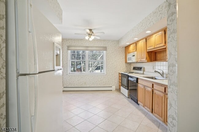 Building Photo - 2 Eisenhower Rd