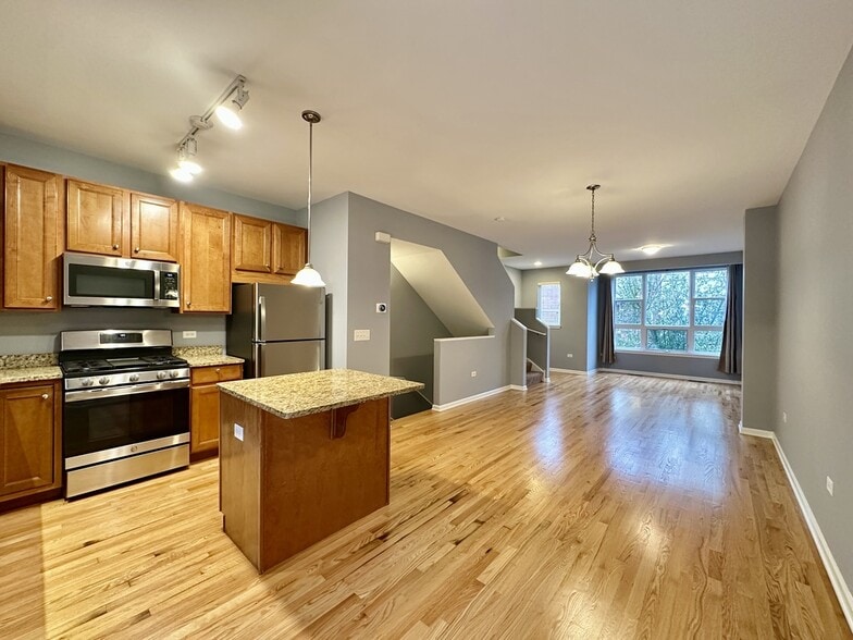 Building Photo - 3224 N Kilbourn Ave