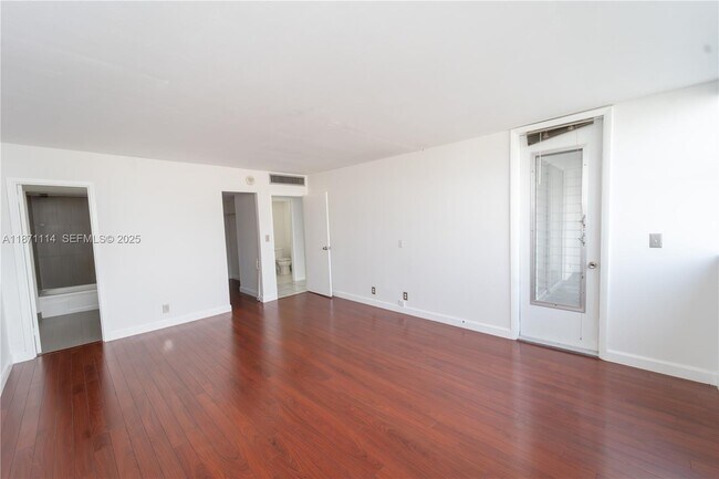 Building Photo - 100 Golden Isles Dr