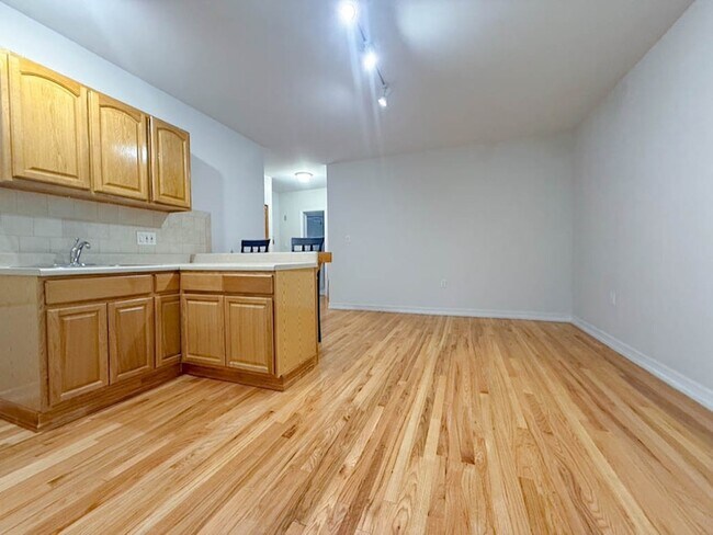 Building Photo - 707 W 171st St