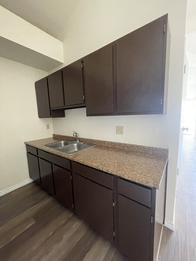 Building Photo - 851 Montera Rd