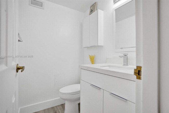 Building Photo - 2501 S Ocean Dr