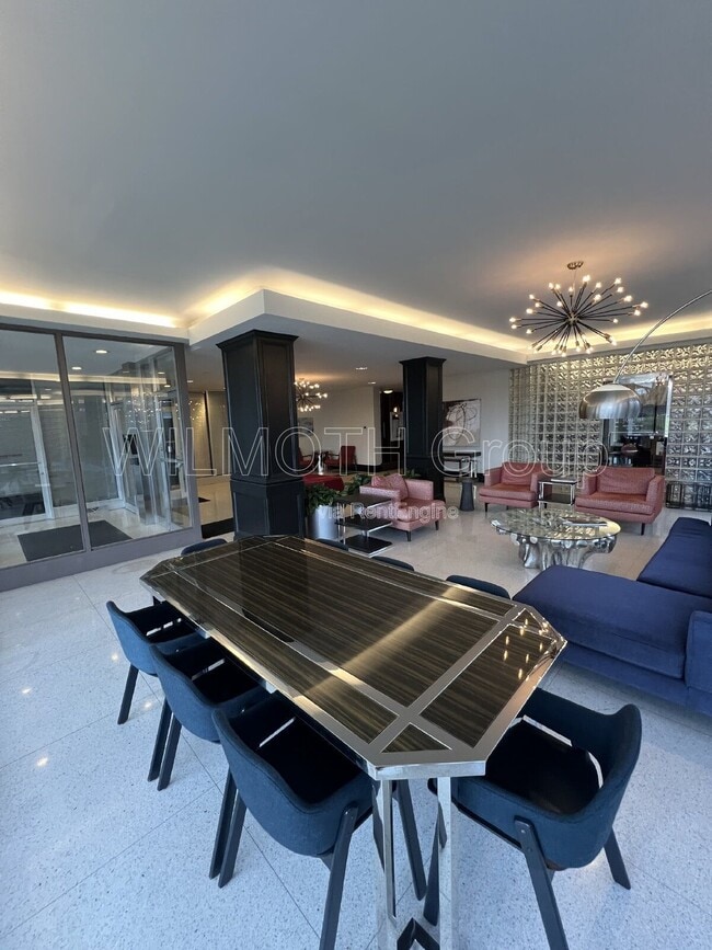 Building Photo - 3965 N Meridian St