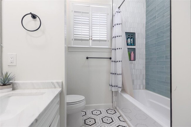 Building Photo - 1807 San Gabriel St