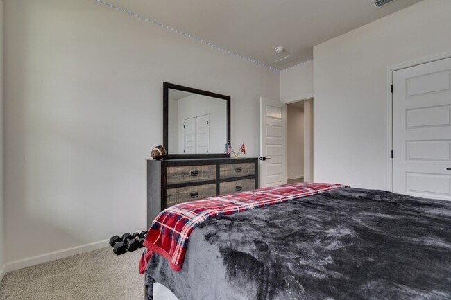 Building Photo - 945 Pleasant Ridge Run