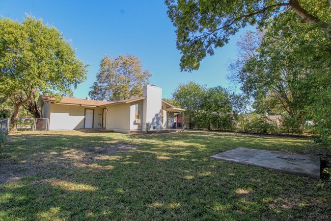 Building Photo - ********Move In Special- 1 Month Free off 1st FULL MONTH********