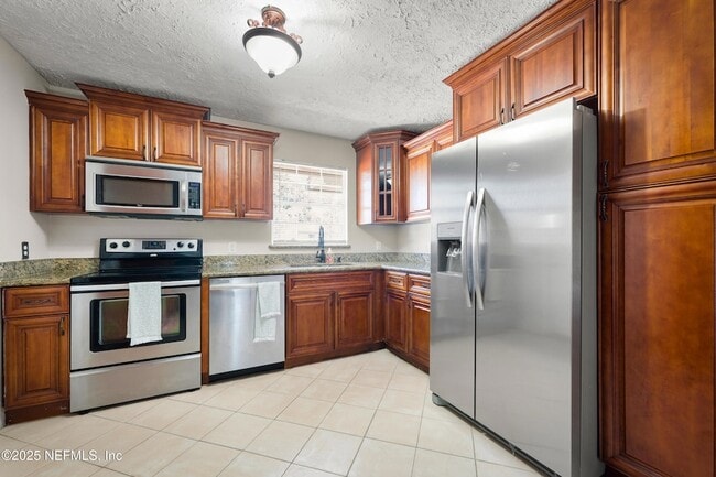 Building Photo - 2726 Winrock Dr W