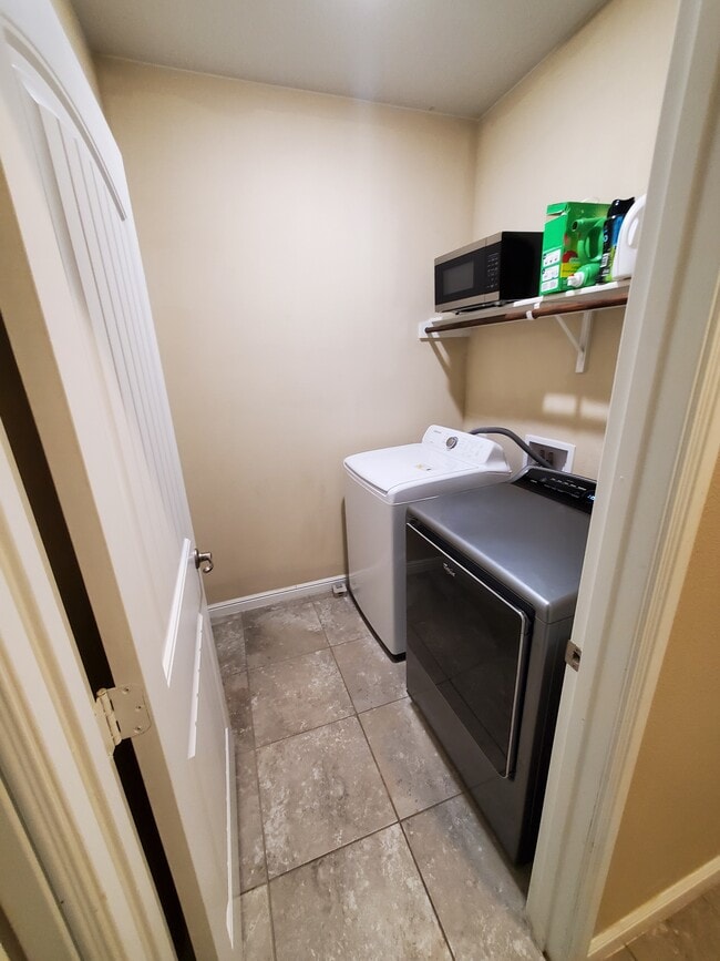 Building Photo - 103 Shadow Mountain Dr