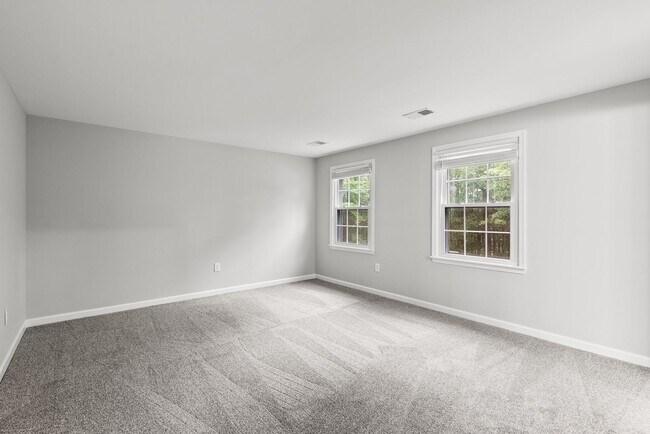 Building Photo - 4 Bedroom, 2.5 Bath Single Family Home in ...