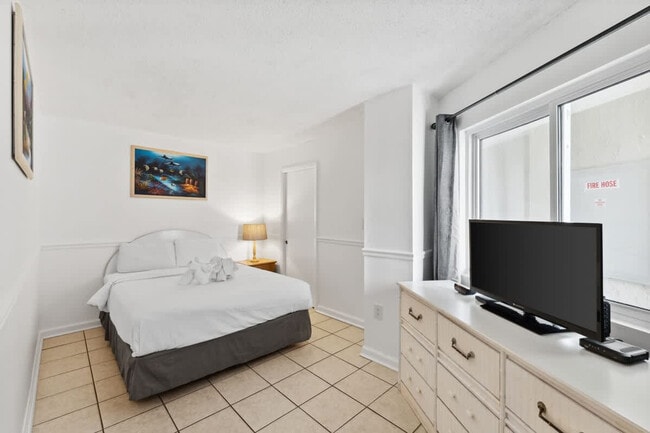 Building Photo - 8815 Thomas Dr