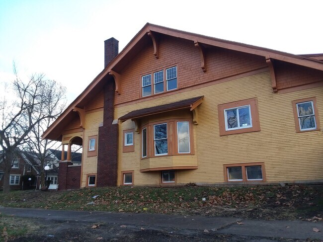 Building Photo - 182 Monterey St