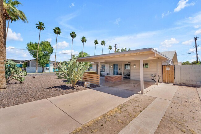 Building Photo - Modern 4BR Scottsdale Home w/ Guest Suite, EV Charger, Huge Backyard & Splash Pad