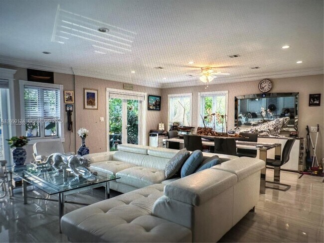 Building Photo - 1524 Argyle Dr