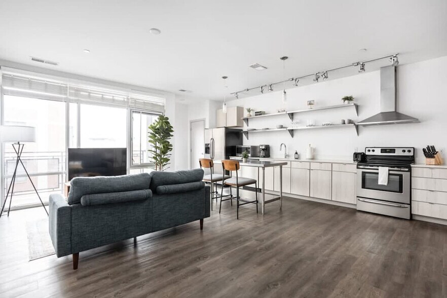 Building Photo - 747 N College Ave