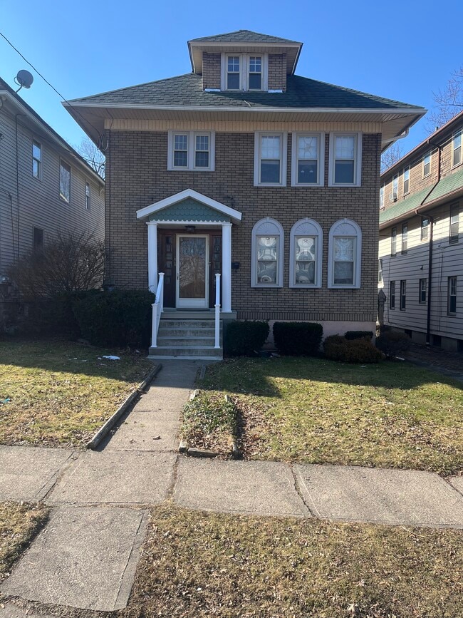 Building Photo - 1004 Fisk St