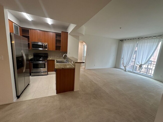 Building Photo - 620 S Gramercy Pl